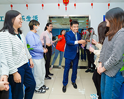 朱校長送花活動