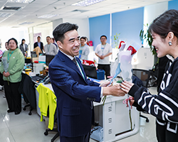 朱校長送花活動