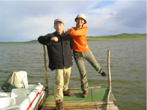 內蒙最大的淡水湖，在夕陽下顯得格外美麗，當然，人更美麗！
