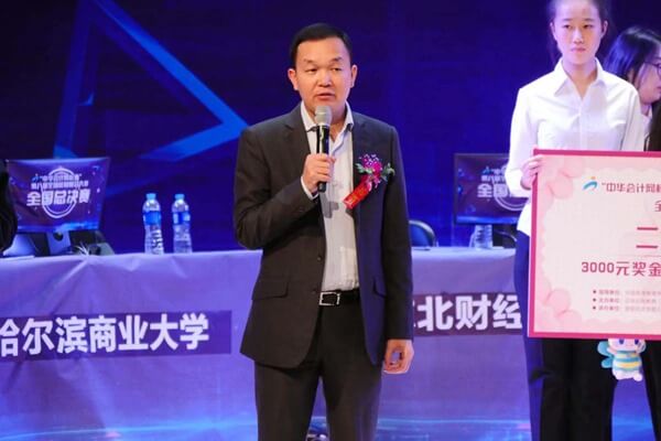 正保遠程教育副總裁、正保會計網(wǎng)校首席運營官盧寧貴