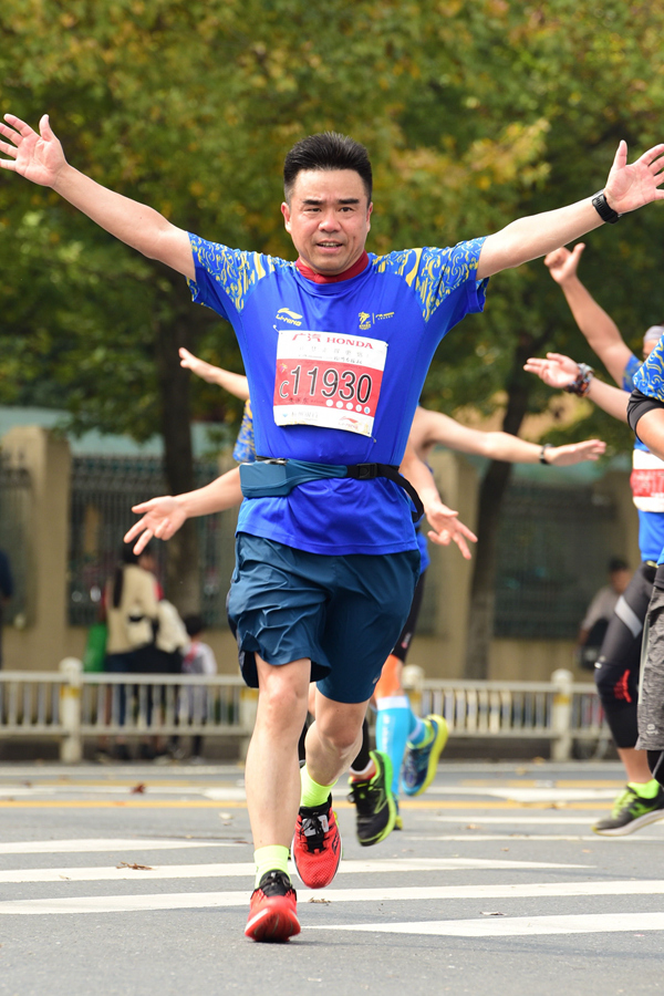 2018年11月，朱正東完成兩次馬拉松賽跑